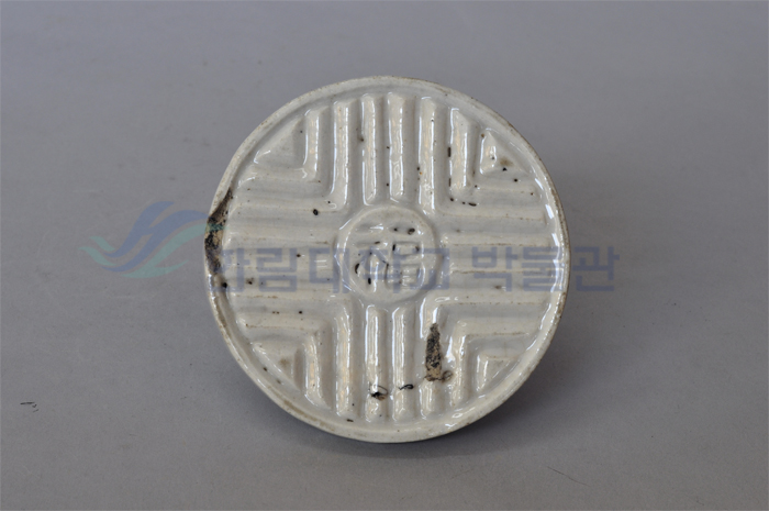 전시실_백자떡살_사진_포토샵버전.jpg 이미지